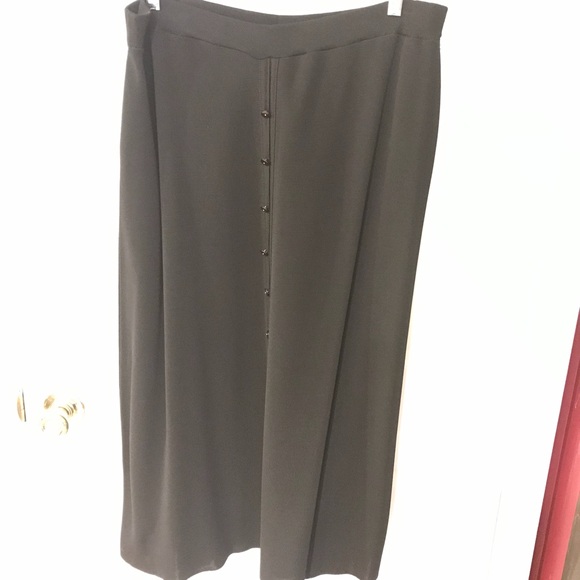 Fine knit skirt with buttons - Picture 3 of 4